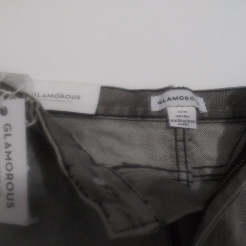 Shorts - Picture 3 of 4